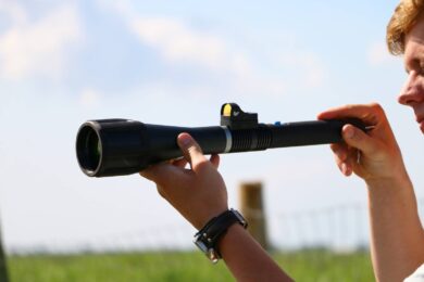 Como funciona a tecnologia laser para o controlo de aves